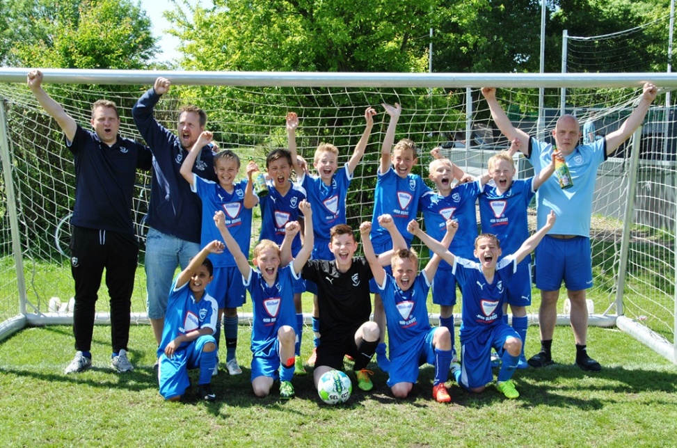 Årgang 2003-drengene, da de sidste sommer sikrede sig oprykning til række 1.